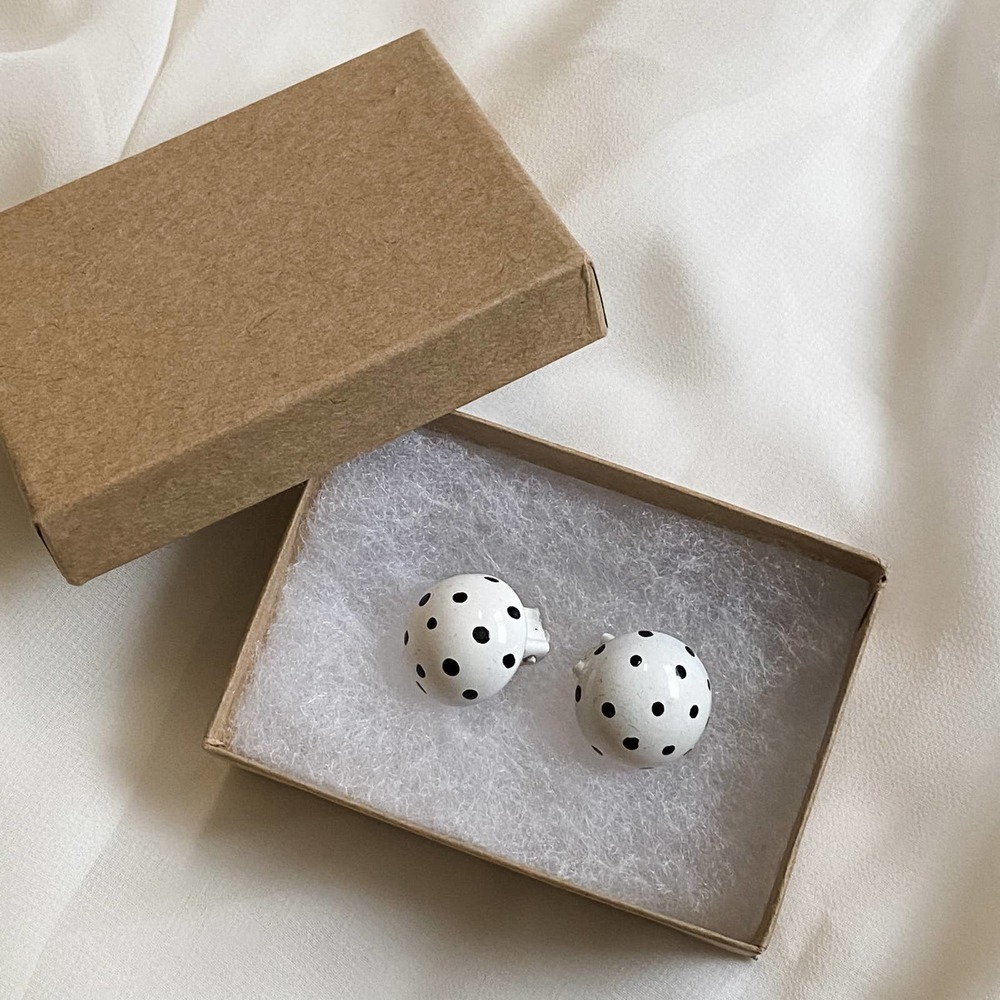 VTG Round White Black Spotted Button Earrings - Picture 2 of 6